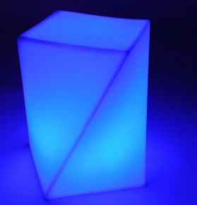 Noleggio Cubo Twist luminoso a Milano